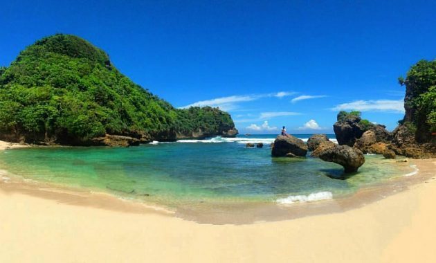 Pantai Watu Leter di Malang Buka Atau Tutup dan Berapa Harga Tiket Masuknya? 4