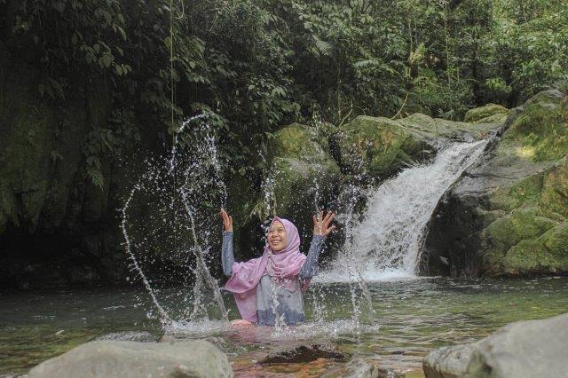 Ini Dia Potret Keeksotisan Curug Cibulao, Surga Tersembunyi di Bogor 9 Ini Dia Potret Keeksotisan Curug Cibulao, Surga Tersembunyi di Bogor 9