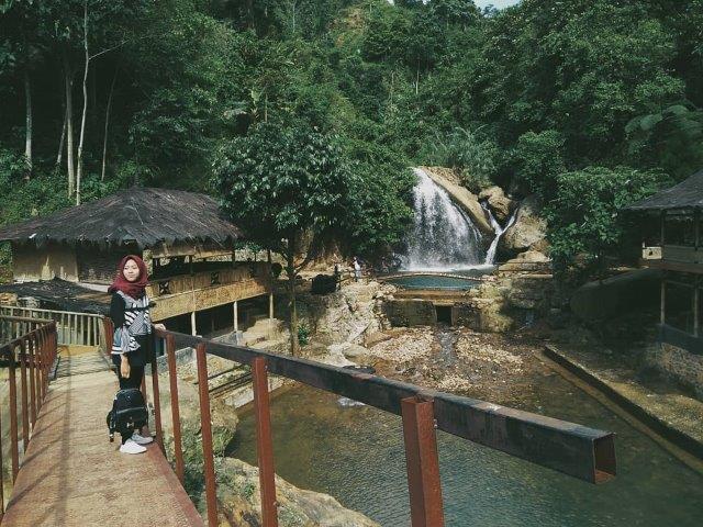 Cantiknya Curug Cakrawardana, Destinasi Pas Buat Weekend-an di Bogor 6 Cantiknya Curug Cakrawardana, Destinasi Pas Buat Weekend-an di Bogor 6