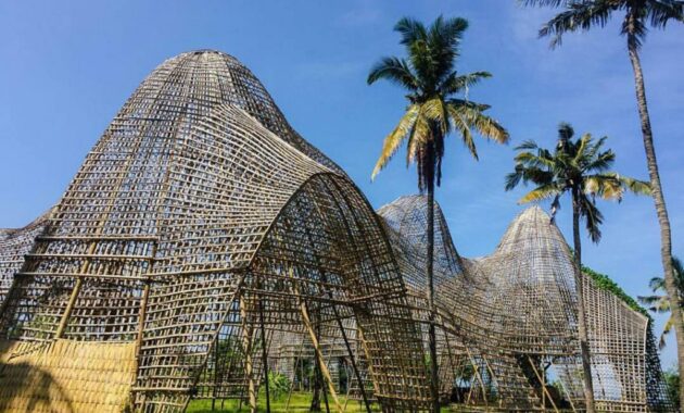 Cari Spot Foto Instagramable di Bali? Yuk ke Rumah Bambu Pengalon Karangasem 21 Cari Spot Foto Instagramable di Bali? Yuk ke Rumah Bambu Pengalon Karangasem
