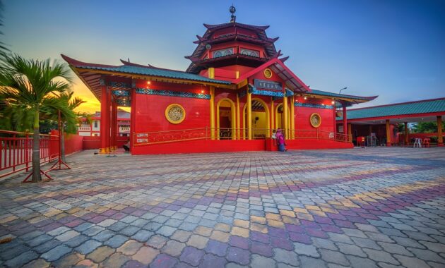 Wisata Religi di Masjid Cheng Hoo Surabaya, Bisa Foto Foto Juga Lho 8 Wisata Religi di Masjid Cheng Hoo Surabaya, Bisa Foto Foto Juga Lho 7