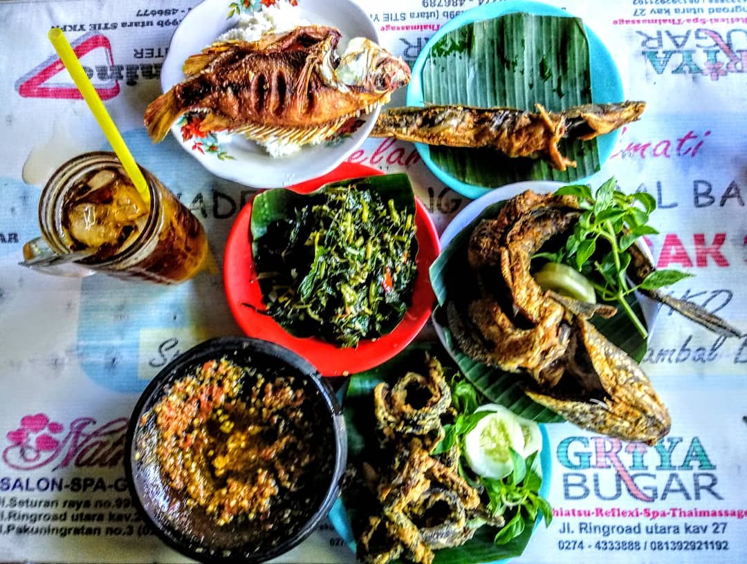 Warung Iwak Wader Dermaga Kediri, Kuliner Pinggir Kali Yang Bikin Nagih 8