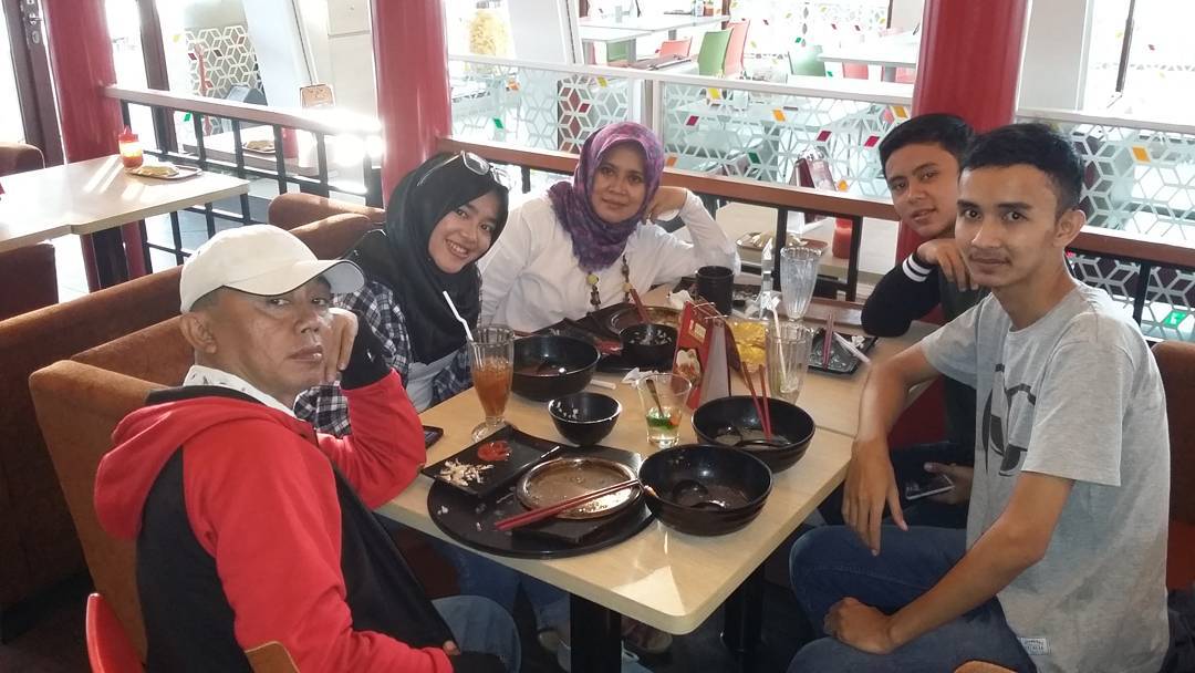 10 Daftar Rekomendasi Nama Tempat Makan di Karawang Untuk Keluarga Yang Lagi Hits 10 10 Daftar Rekomendasi Nama Tempat Makan di Karawang Untuk Keluarga Yang Lagi Hits 10