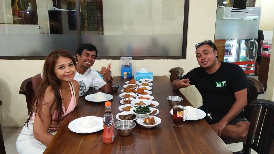 10 Rekomendasi Daftar Tempat Makan Enak di Kuta Bali dan Adakah Restoran Yang Halal? 10