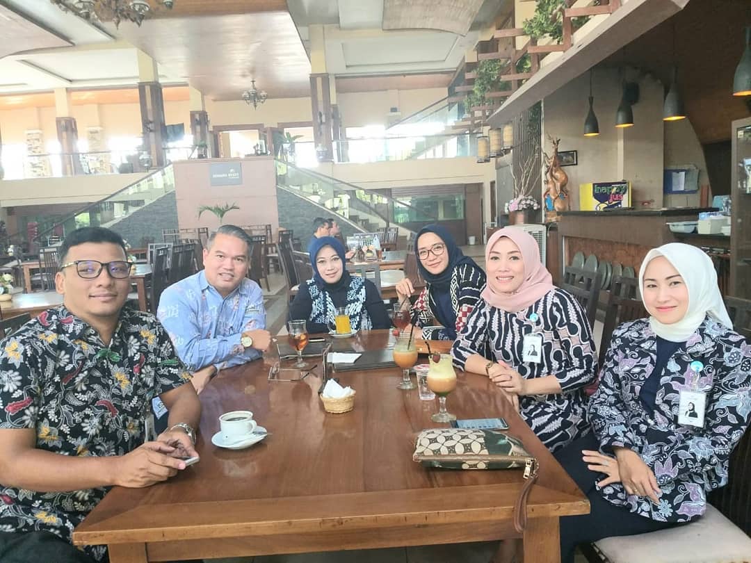 10 Daftar Rekomendasi Nama Tempat Makan di Karawang Untuk Keluarga Yang Lagi Hits 2 10 Daftar Rekomendasi Nama Tempat Makan di Karawang Untuk Keluarga Yang Lagi Hits 2