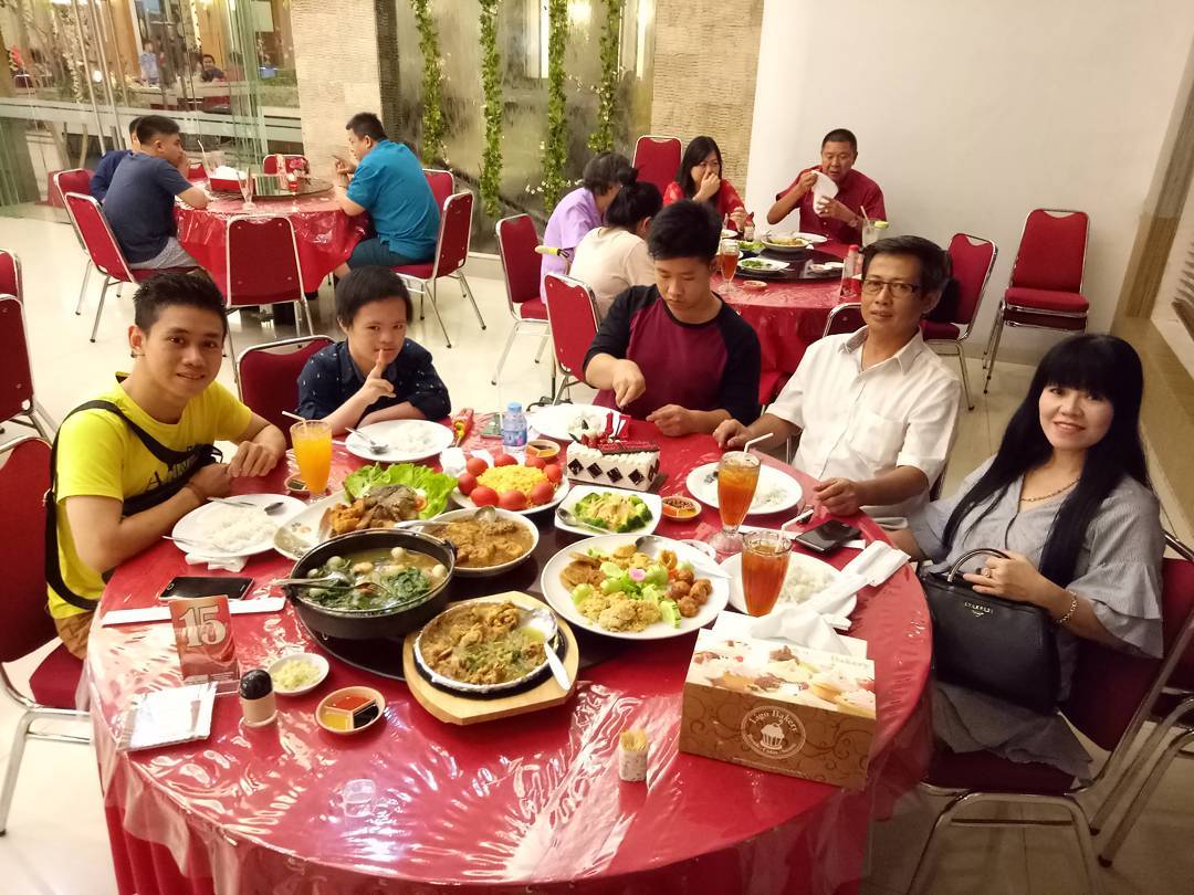 10 Tempat Makan di Pontianak Yang Bagus Bisa Untuk Keluarga dan Apakah Ada Playground? 3