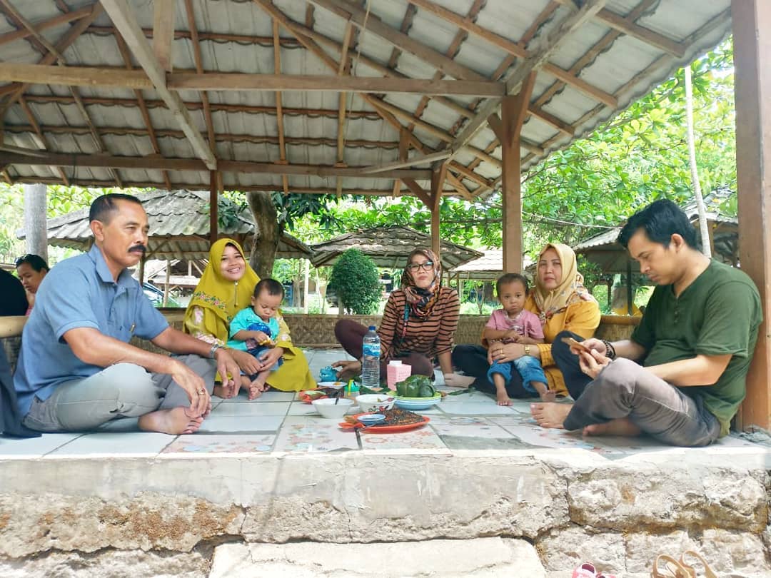 10 Daftar Rekomendasi Nama Tempat Makan di Karawang Untuk Keluarga Yang Lagi Hits 3 10 Daftar Rekomendasi Nama Tempat Makan di Karawang Untuk Keluarga Yang Lagi Hits 3