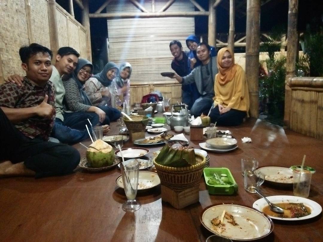 10 Rekomendasi Tempat Makan Kekinian di Wilayah Tasikmalaya Yang Murah dan Lagi Hits 3 10 Rekomendasi Tempat Makan Kekinian di Wilayah Tasikmalaya Yang Murah dan Lagi Hits 3