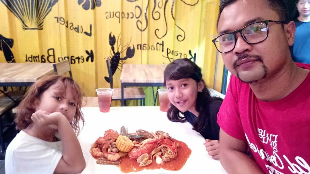 10 Daftar Rekomendasi Nama Tempat Makan di Karawang Untuk Keluarga Yang Lagi Hits 4 10 Daftar Rekomendasi Nama Tempat Makan di Karawang Untuk Keluarga Yang Lagi Hits 4