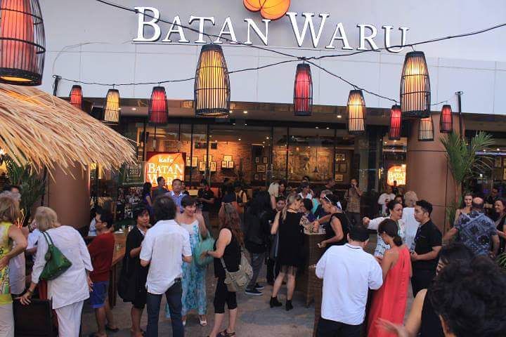 10 Rekomendasi Daftar Tempat Makan Enak di Kuta Bali dan Adakah Restoran Yang Halal? 4