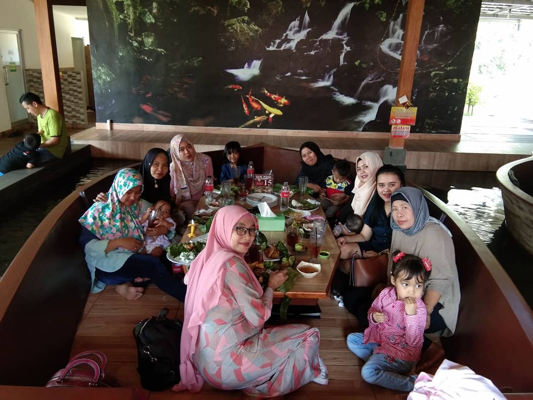 10 Daftar Rekomendasi Nama Tempat Makan di Karawang Untuk Keluarga Yang Lagi Hits 5 10 Daftar Rekomendasi Nama Tempat Makan di Karawang Untuk Keluarga Yang Lagi Hits 5