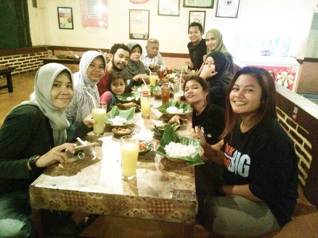 10 Referensi Tempat Makan di Tegal Untuk Keluarga dan Adakah Restoran Steak Atau Seafood? 6