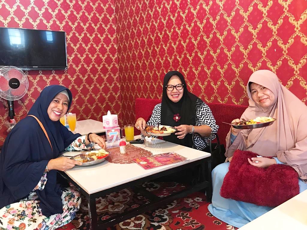 10 Tempat Makan Asyik di Wilayah Bandar Lampung Bisa Untuk Keluarga Yang Enak dan Murah 7 10 Tempat Makan Asyik di Wilayah Bandar Lampung Bisa Untuk Keluarga Yang Enak dan Murah 7