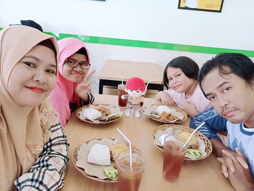 10 Rekomendasi Tempat Makan Unik di Jatiwaringin Yang Murah dan Adakah Seafood Enak? 7