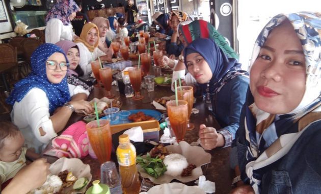 Ini Dia 10 Daftar Rekomendasi Tempat Makan Enak di Wilayah Jambi Yang Bagus dan Murah 4 Tempat makan di jambi restoran lesehan murah yang enak bagus dan rumah ekri iggo igo rindu telanai thehok prima mall yg town square asik ala korea beringin bandara kota baru wtc batanghari bbq cindy cempaka ice cream durian duren dimsum daynatabo makanan es krim favorit sendok garpu gatot hits happy lagi internasional jelutung jepang jogja 24 jam seafood keluarga kebun kopi khas kesiko lippo plaza mayang muaro mewah pasar palembang pempek pusako padang pelangi purnama pujasera romantis recommended rio reza ria selatan steak shabu siang sushi trona transmart terkenal terenak terbaru tempoyak unik untuk vegetarian victoria victory