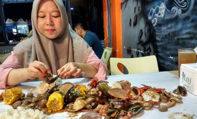 10 Rekomendasi Tempat Makan Enak di Margonda Bisa Untuk Keluarga Yang Wajib Disinggahi 2 Tempat makan di margonda restoran depok yang enak dan murah daerah rumah sederhana ss mall bagus city 24 jam residence makanan ada citra es krim favorit hits instagramable keluarga lobster laksana meriah padang sekitar seafood sepanjang sekitaran steak sambel setan terkenal kedai tikar