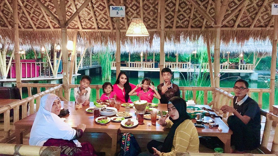 Ini Dia 10 Tempat Yang Wajib Kamu Datangi Jika Mau Makan di Cibinong Bisa Untuk Keluarga 4 Ini Dia 10 Tempat Yang Wajib Kamu Datangi Jika Mau Makan di Cibinong Bisa Untuk Keluarga 4