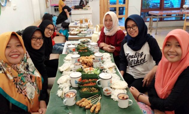 10 Tempat Makan di Lampung Yang Enak, Restoran Murah Seafood Rumah