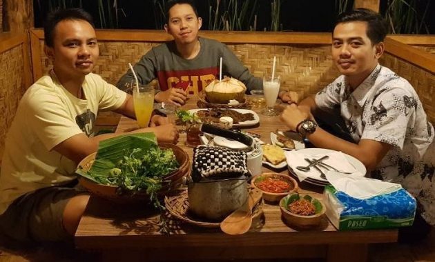 Sempatkan Mampir Ke Beberapa Tempat Makan Ini Jika Lagi di Cianjur Bisa Untuk Keluarga Besar 3 Tempat makan di cianjur restoran rumah abah lesehan surabaya banjarmasin yang murah malang semarang bandung jakarta alam sutera cipanas pandaan jember sidoarjo rekomendasi renon solo denpasar nusantara gresik ikan terdekat hits jatiasih epicentrum cibinong cirebon bali batu tulis banjarbaru jawa barat tangerang resto makanan keluarga terkenal karawang subang ampera indramayu ayam serang purwadadi batam centre bsd bogor cilegon citraland daerah depdoo enak dan lombok fatmawati family indragiri jogja pusat juanda jemursari labuan bajo nasi liwet mataram mediterania mojokerto maleber meriah palangkaraya pecenongan palu ponyo padang pondok recommended romantis kota samarinda