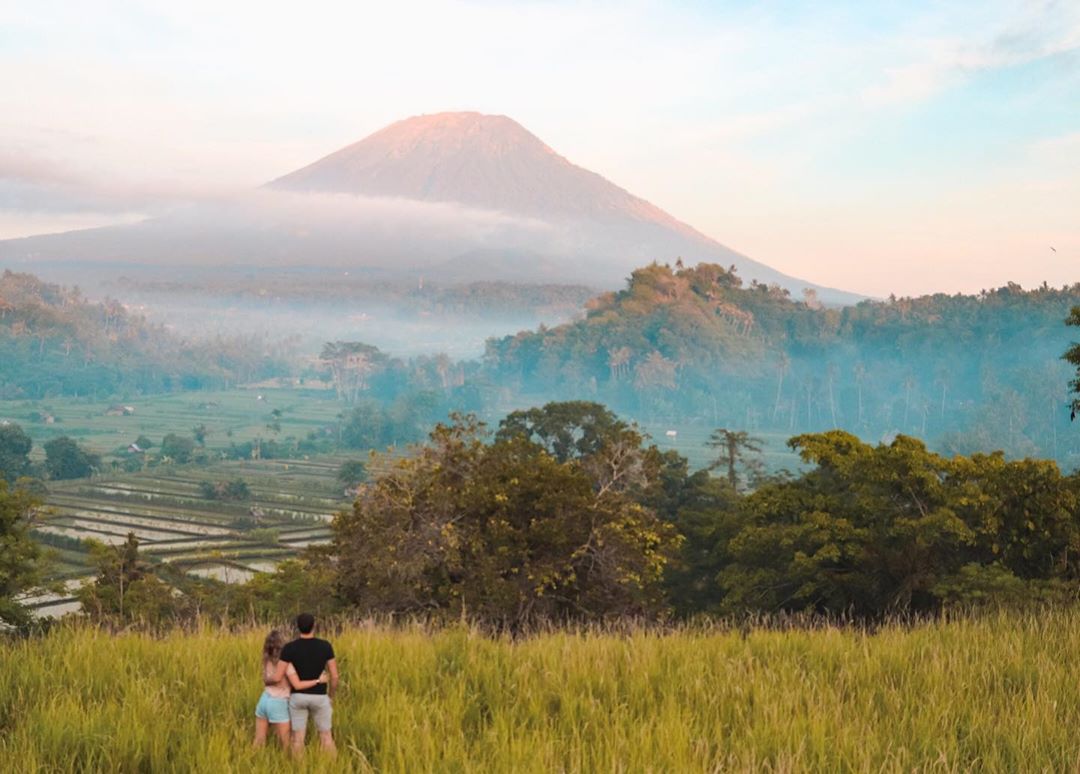 10 Rekomendasi Gunung Berapi di Daerah Bali Yang Masih Aktif Dengan Pesona Indahnya 1 10 Rekomendasi Gunung Berapi di Daerah Bali Yang Masih Aktif Dengan Pesona Indahnya 1