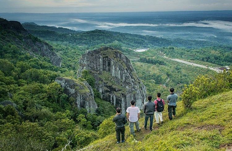 10 Rekomendasi Wisata Gunung di Daerah Jogja Yang Punya Panorama Epic Bikin Kalian Lupa Pulang 2