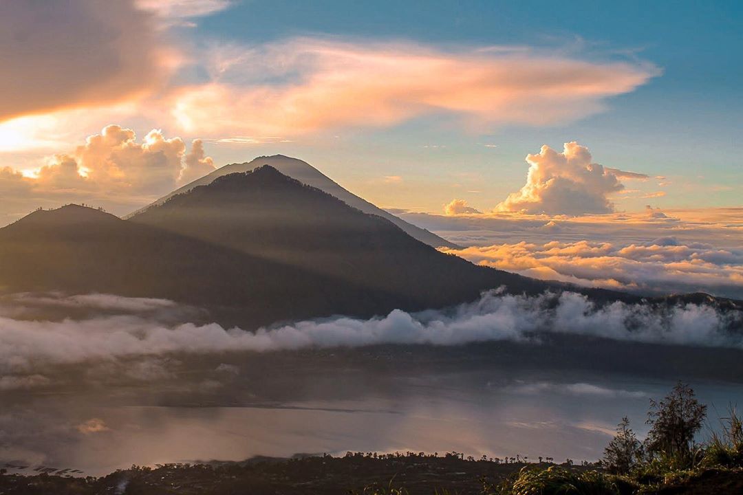 10 Rekomendasi Gunung Berapi di Daerah Bali Yang Masih Aktif Dengan Pesona Indahnya 2 10 Rekomendasi Gunung Berapi di Daerah Bali Yang Masih Aktif Dengan Pesona Indahnya 2