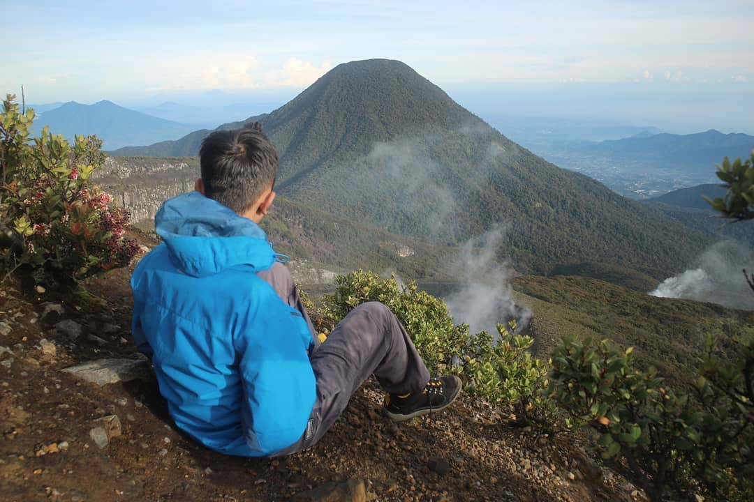 10 Daftar Pilihan Gunung di Sekitar Jakarta, Cocok Buat Kamu Yang Hobi Mendaki 4