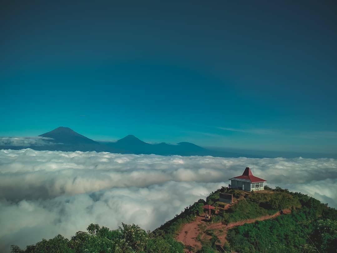 10 Rekomendasi Wisata Gunung di Daerah Jogja Yang Punya Panorama Epic Bikin Kalian Lupa Pulang 4