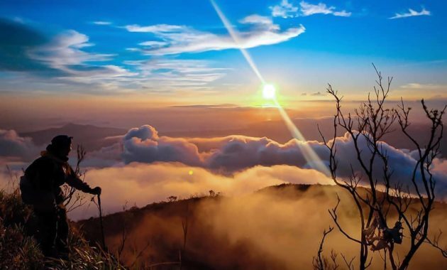 10 Daftar Pilihan Gunung di Daerah Sulawesi Utara Yang Memiliki Panorama Sangat Indah 21 10 Daftar Pilihan Gunung di Daerah Sulawesi Utara Yang Memiliki Panorama Sangat Indah