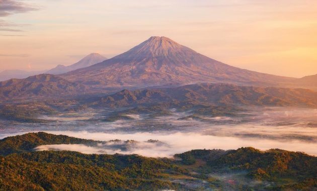 10 Rekomendasi Wisata Gunung di Daerah Jogja Yang Punya Panorama Epic Bikin Kalian Lupa Pulang 1