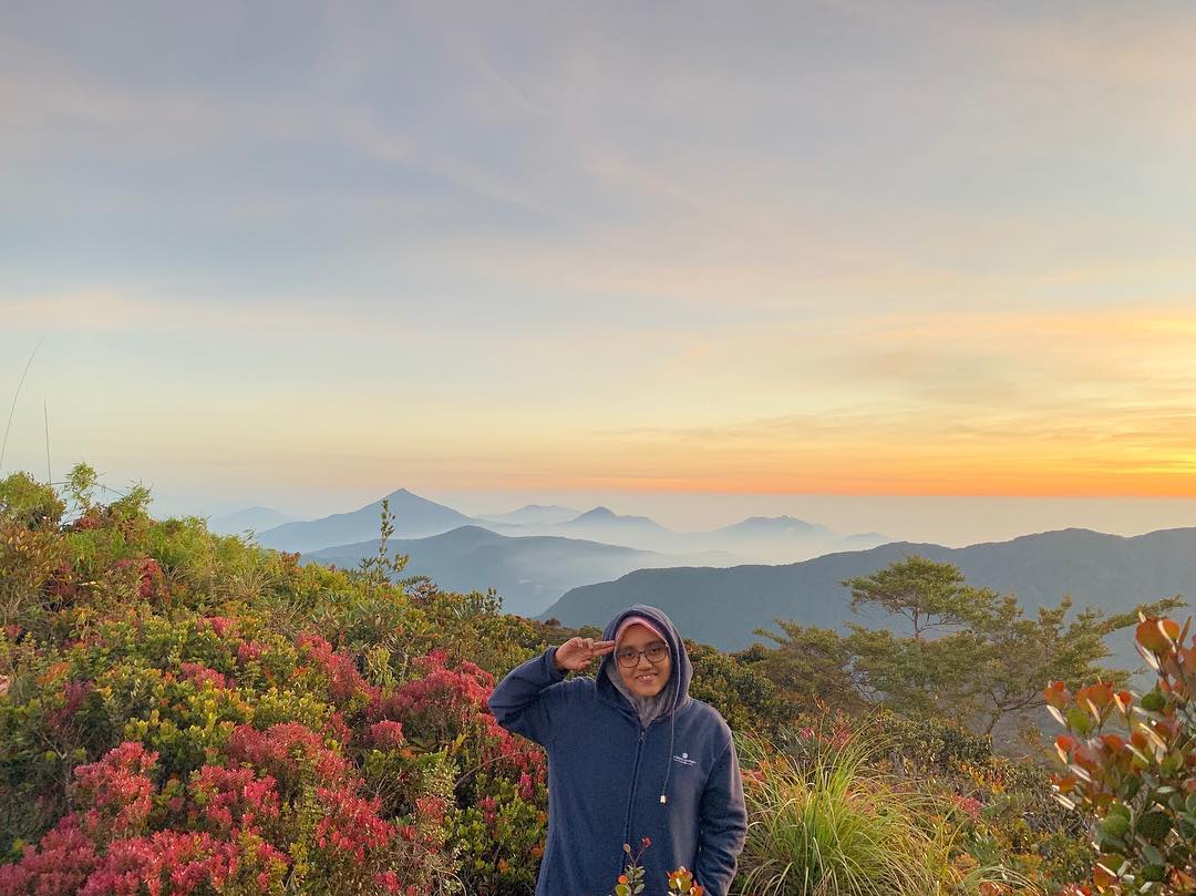 Kamu Pendaki Sejati? Coba Taklukkin 10 Rekomendasi Gunung Tertinggi di Negara Malaysia Ini 10