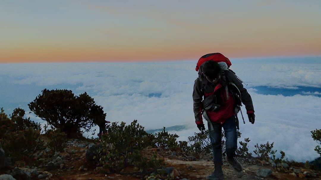Mau Mendaki di Daerah Pulau Jawa, Ini Dia 10 Referensi Gunung Terbaik Untuk Kalian Kunjungi 10