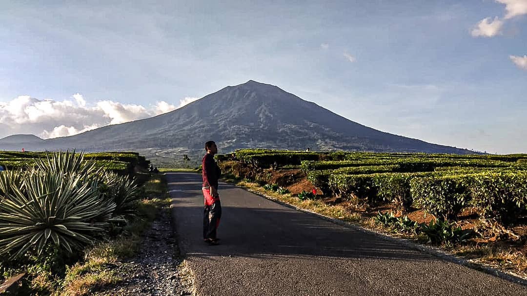 10 Daftar Pilihan Gunung Berapi Aktif di Negara Indonesia, Beserta Penjelasannya Yang Wajib Kalian Ketahui 1 10 Daftar Pilihan Gunung Berapi Aktif di Negara Indonesia, Beserta Penjelasannya Yang Wajib Kalian Ketahui 1
