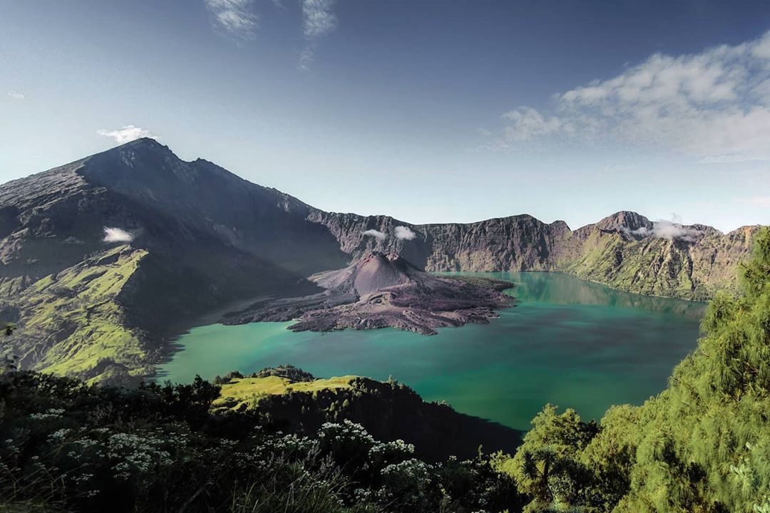 10 Daftar Pilihan Gunung Dengan Pemandangan Terindah di Negara Indonesia Wajib Pecinta Alam Kunjungi 1