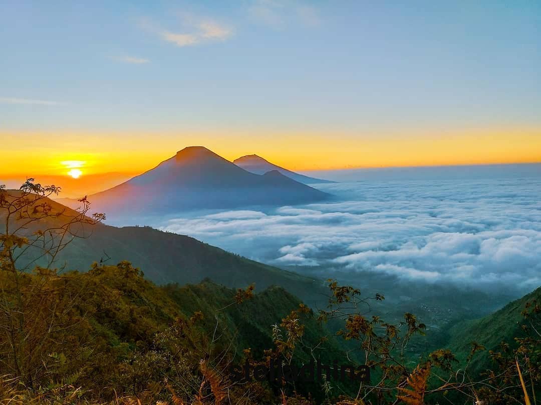 10 Rekomendasi Gunung Berpanorama Indah Bak Surga Tersembunyi di Daerah Dieng Yang Wajib Kalian Kunjungi 2