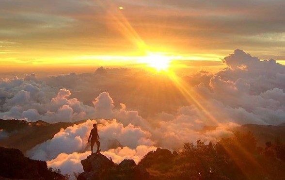 10 Rekomendasi Gunung Tertinggi di Daerah Kalimantan Yang Medannya Cukup Menantang Untuk Kalian Kunjungi 3 10 Rekomendasi Gunung Tertinggi di Daerah Kalimantan Yang Medannya Cukup Menantang Untuk Kalian Kunjungi 3