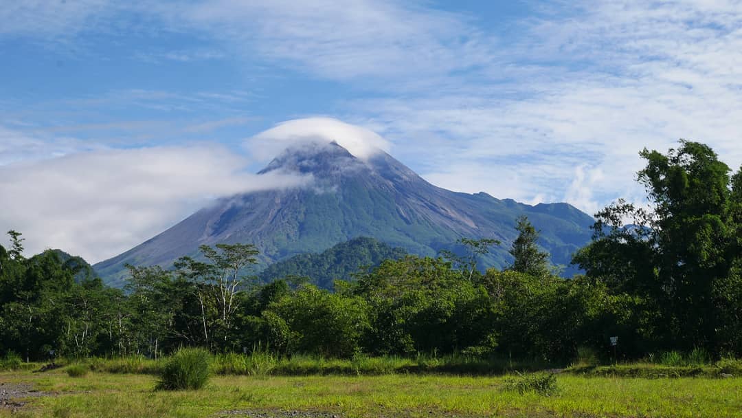 10 Daftar Pilihan Gunung Berapi Aktif di Negara Indonesia, Beserta Penjelasannya Yang Wajib Kalian Ketahui 3 10 Daftar Pilihan Gunung Berapi Aktif di Negara Indonesia, Beserta Penjelasannya Yang Wajib Kalian Ketahui 3
