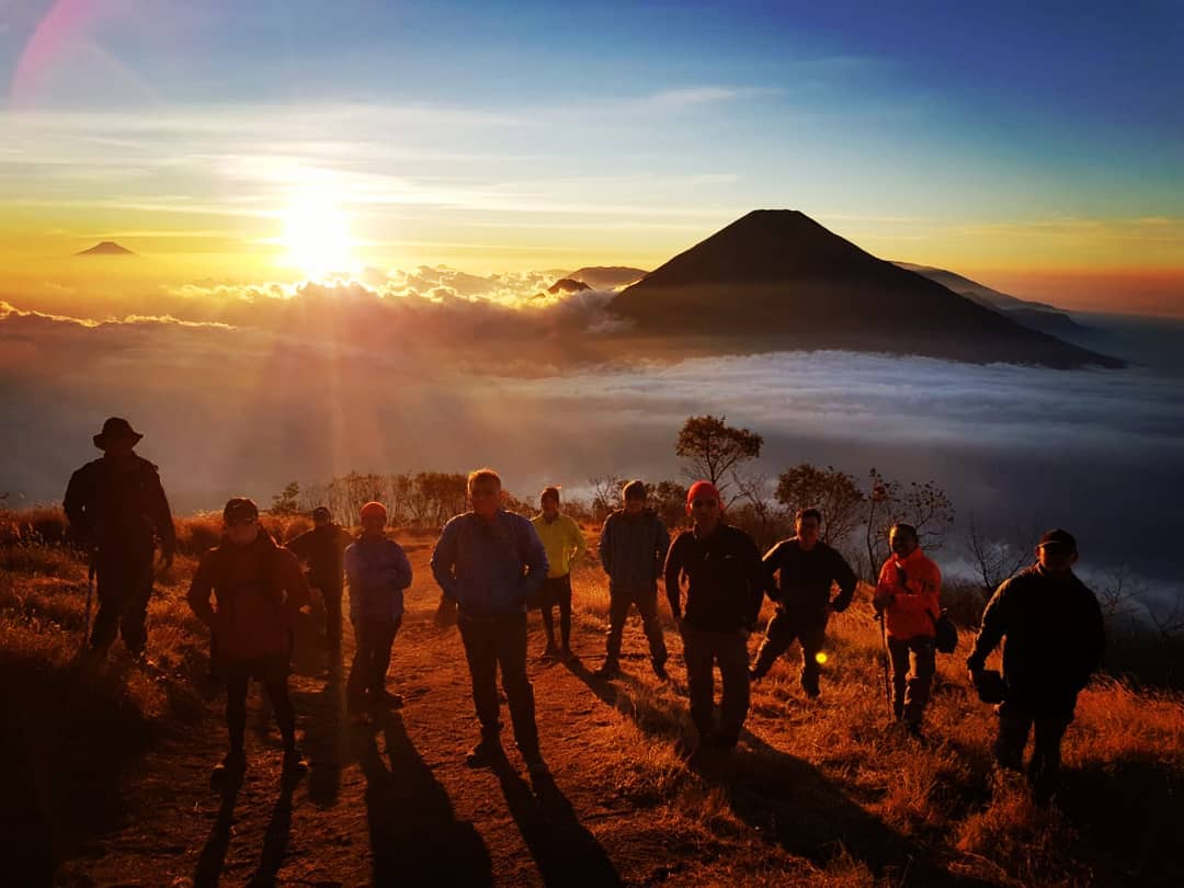 10 Daftar Pilihan Gunung Tertinggi di Pulau Jawa Cocok Buat Spot Pendakian Kalian Para Pencinta Alam 3 10 Daftar Pilihan Gunung Tertinggi di Pulau Jawa Cocok Buat Spot Pendakian Kalian Para Pencinta Alam 3