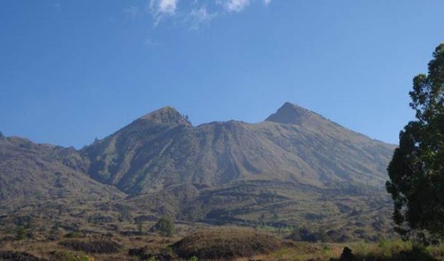 10 Daftar Pilihan Gunung di Daerah Kalimantan Yang Siap Memanjakan Mata Dengan Keindahannya 4 10 Daftar Pilihan Gunung di Daerah Kalimantan Yang Siap Memanjakan Mata Dengan Keindahannya 4