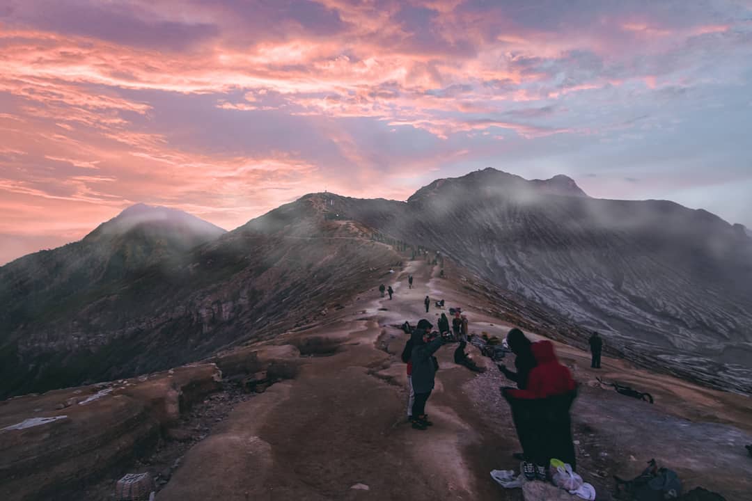 Mau Mendaki di Daerah Pulau Jawa, Ini Dia 10 Referensi Gunung Terbaik Untuk Kalian Kunjungi 4