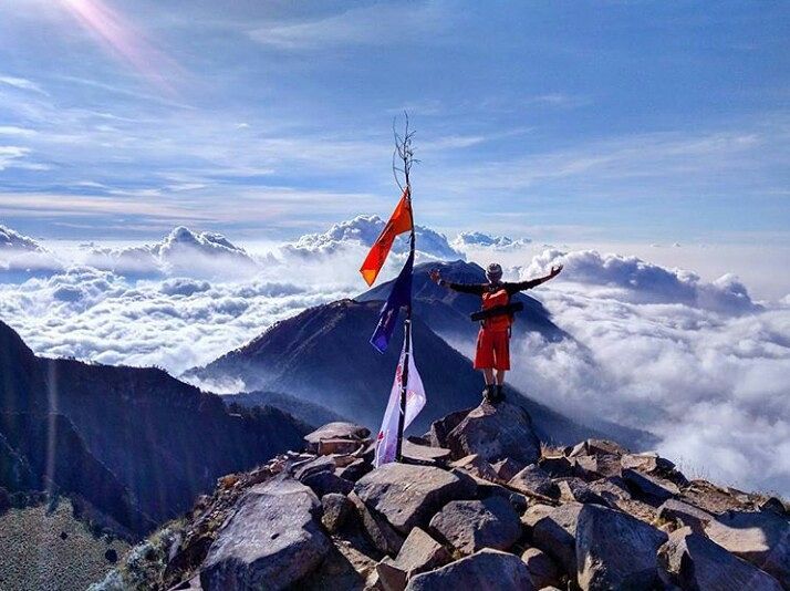 10 Daftar Pilihan Gunung Tertinggi di Pulau Jawa Cocok Buat Spot Pendakian Kalian Para Pencinta Alam 4 10 Daftar Pilihan Gunung Tertinggi di Pulau Jawa Cocok Buat Spot Pendakian Kalian Para Pencinta Alam 4