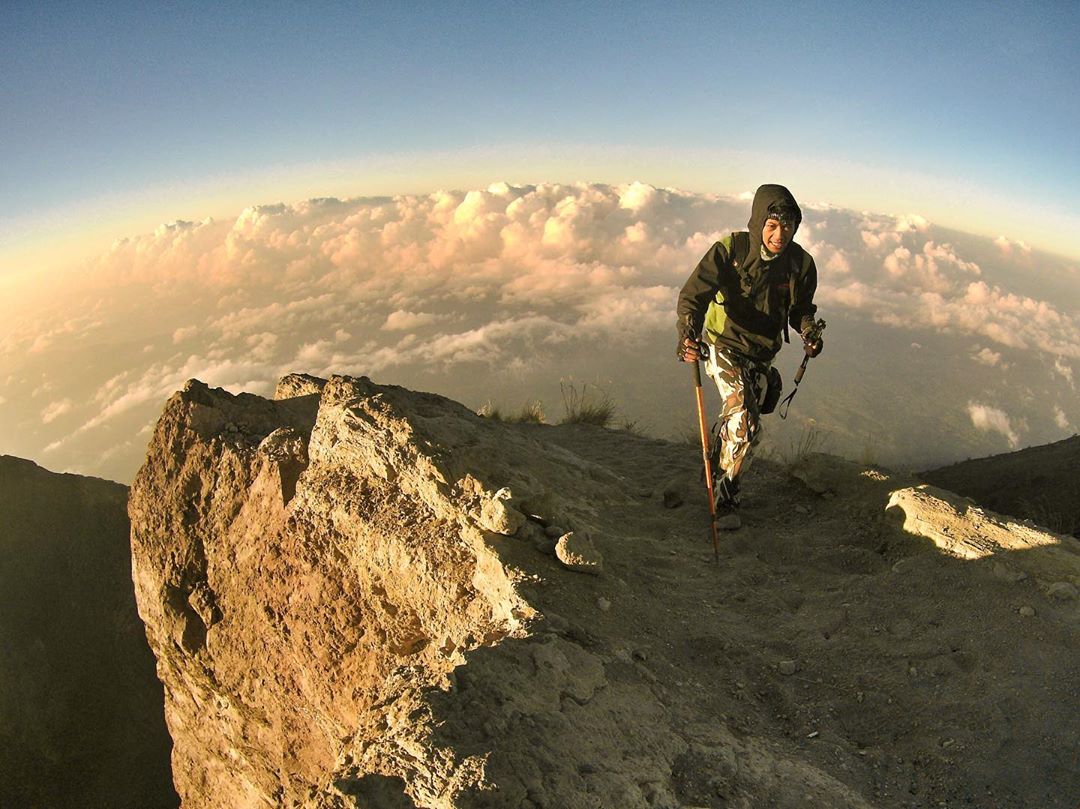 Hobi Mendaki? Ini Dia 10 Daftar Pilihan Gunung di Daerah Bali Yang Siap Memanjakanmu 4 Hobi Mendaki? Ini Dia 10 Daftar Pilihan Gunung di Daerah Bali Yang Siap Memanjakanmu 4