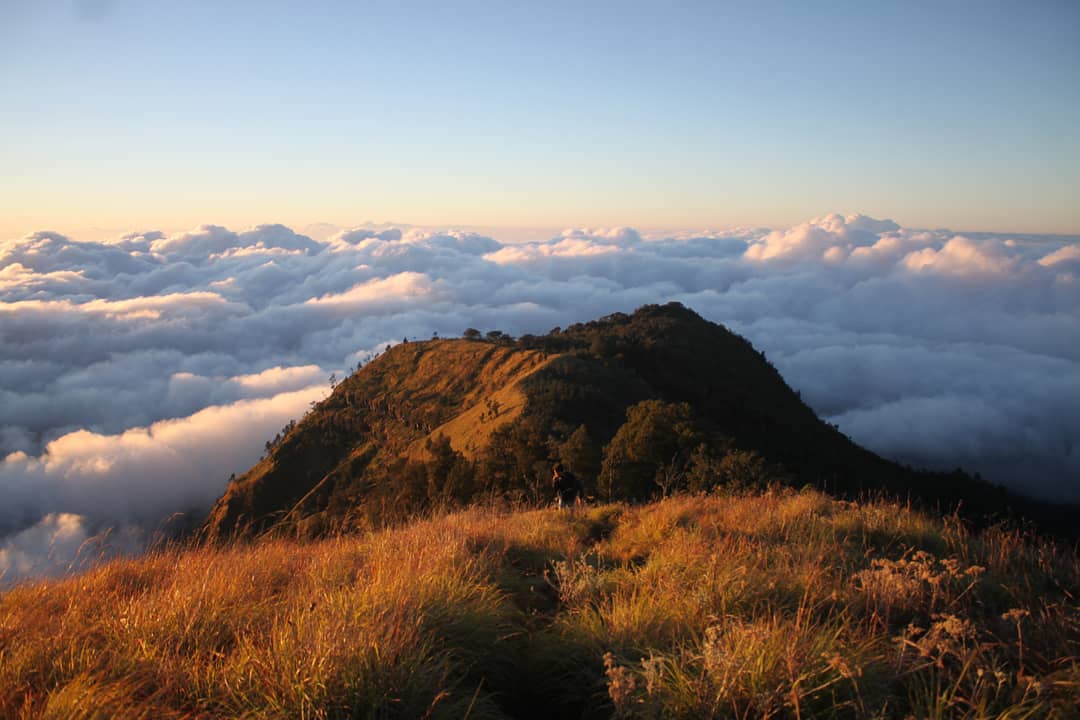 10 Referensi Gunung di Daerah Lombok Yang Menyajikan Panorama Epic Bikin Kalian Betah dan Lupa Pulang 4