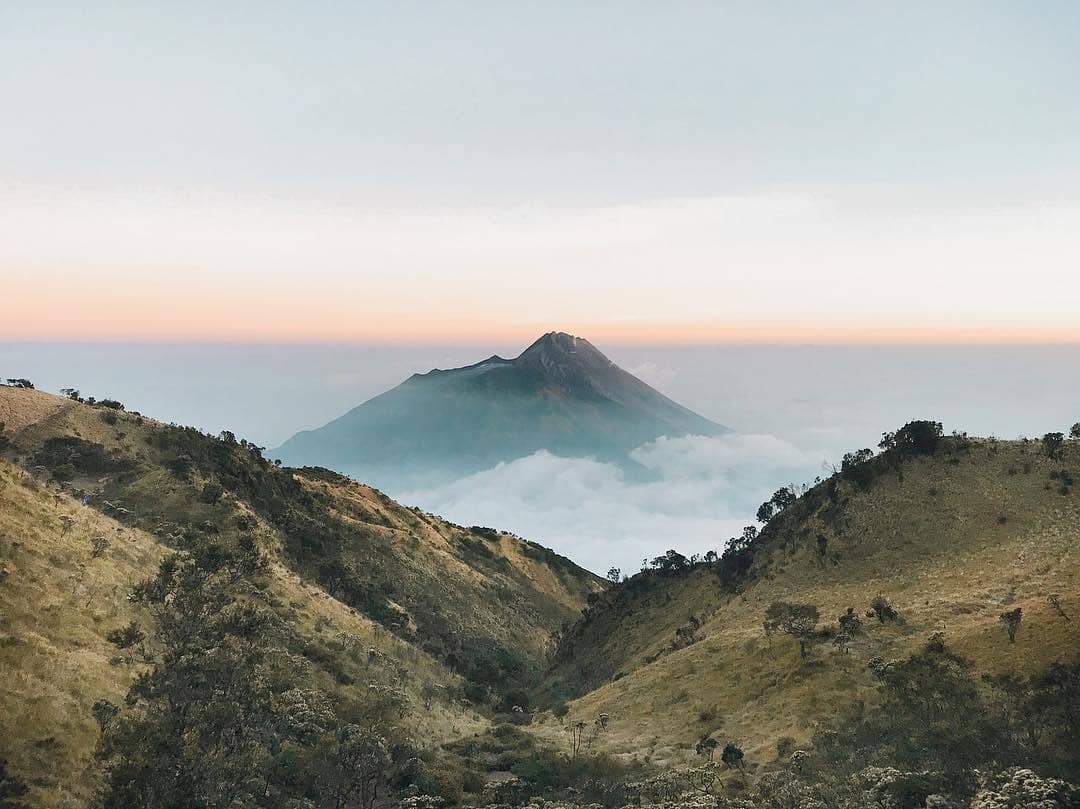 10 Daftar Pilihan Gunung Dengan Pemandangan Terindah di Negara Indonesia Wajib Pecinta Alam Kunjungi 4