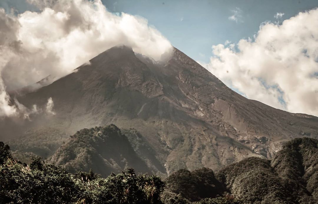 10 Daftar Pilihan Gunung Aktif Yang Sering Meletus di Negara Indonesia, Wajib Untuk Kalian Ketahui 4 10 Daftar Pilihan Gunung Aktif Yang Sering Meletus di Negara Indonesia, Wajib Untuk Kalian Ketahui 4