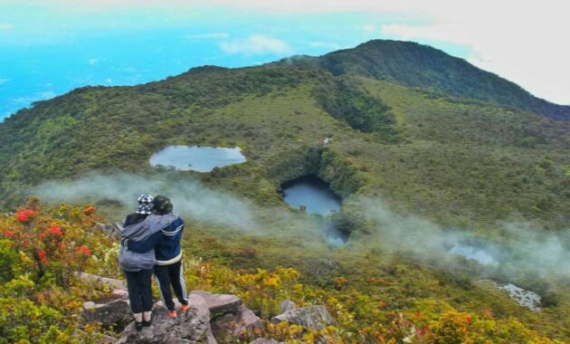 10 Gunung Tertinggi di Pulau Sumatera Adalah, Letaknya  