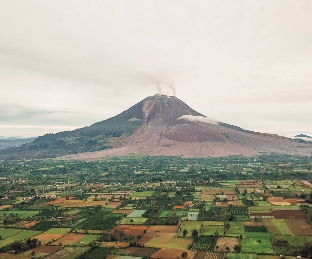 10 Daftar Pilihan Gunung Berapi Aktif di Negara Indonesia, Beserta Penjelasannya Yang Wajib Kalian Ketahui 5 10 Daftar Pilihan Gunung Berapi Aktif di Negara Indonesia, Beserta Penjelasannya Yang Wajib Kalian Ketahui 5