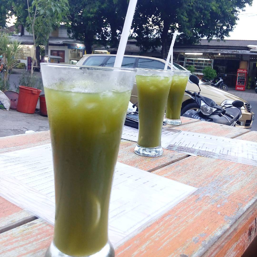 10 Rekomendasi Ragam Minuman Khas Bali Yang Wajib Kamu Cicipi Untuk Melepas Dahaga 4 10 Rekomendasi Ragam Minuman Khas Bali Yang Wajib Kamu Cicipi Untuk Melepas Dahaga 4