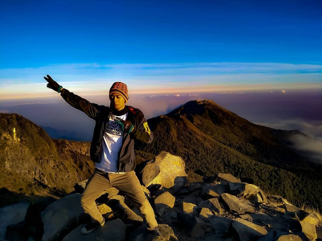10 Daftar Pilihan Gunung di Daerah Kalimantan Yang Siap Memanjakan Mata Dengan Keindahannya 3 10 Daftar Pilihan Gunung di Daerah Kalimantan Yang Siap Memanjakan Mata Dengan Keindahannya 3