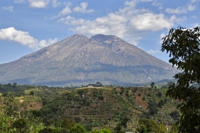 10 Referensi Gunung di Daerah Lombok Yang Menyajikan Panorama Epic Bikin Kalian Betah dan Lupa Pulang 6